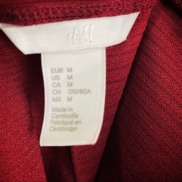 H&M Wine colored skirt with zipper back and slit. - Picture 8 of 11